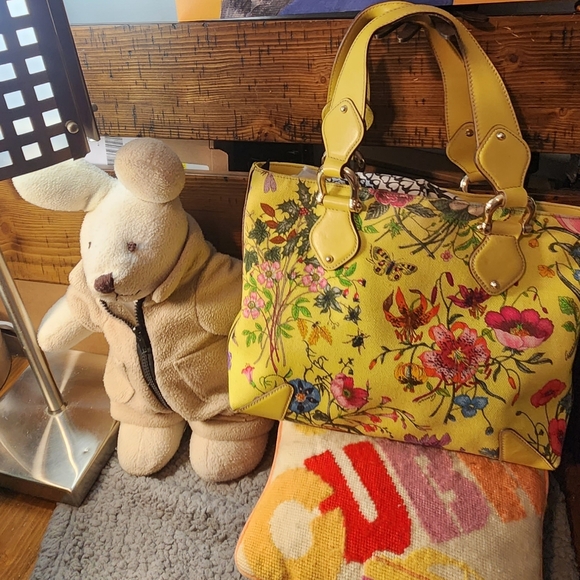 GUCCI Floral Yellow Tote Bag - Picture 6 of 17